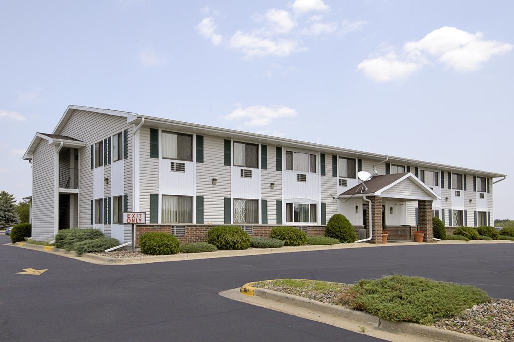 Super 8 By Wyndham Tomah Wisconsin Motel Exterior photo